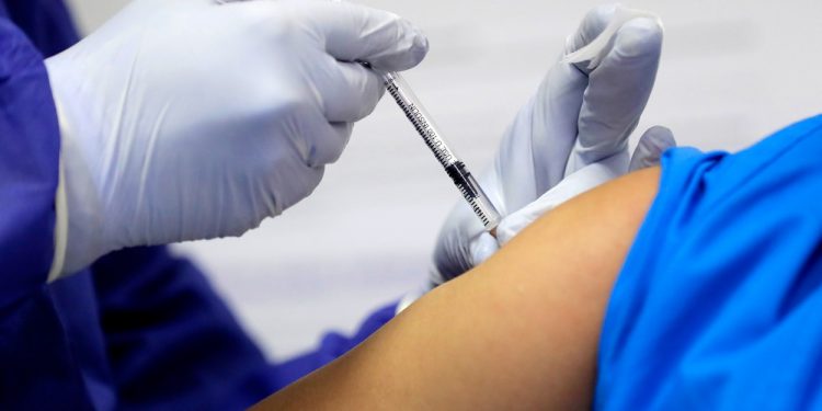 mai-multi-medici-s-au-programat-pentru-vaccinare-in-zile-in-care-centrele-erau-de-fapt-inchise.-reactia-acestora