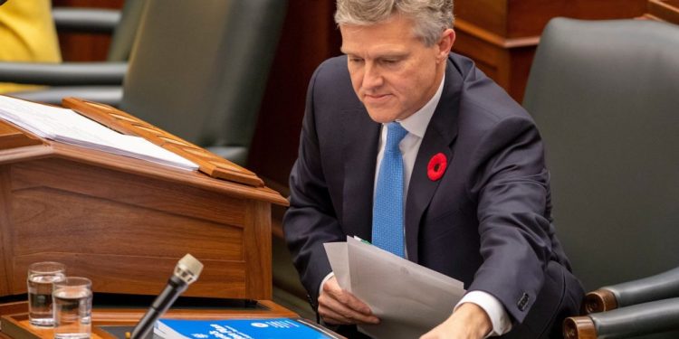 ministrul-de-finante-din-ontario-a-demisionat-dupa-ce-a-calatorit-in-caraibe-in-timp-ce-provincia-era-in-izolare