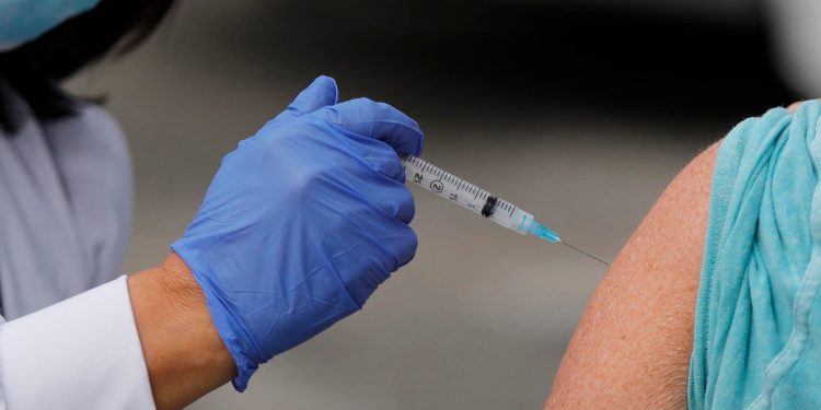 mai-multi-oameni-s-ar-putea-vaccina-daca-campania-ar-fi-extinsa-si-la-privat