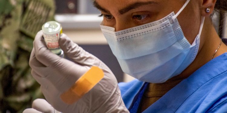 operatiunea-warp-speed-nu-e-atat-de-rapida.-cati-ani-le-va-lua-americanilor-sa-se-vaccineze