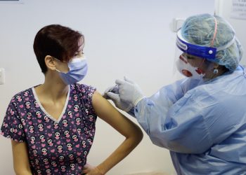 cati-romani-s-au-imunizat-impotriva-covid-19.-doar-0,2%-dintre-cei-vaccinati-au-avut-„reactii-adverse-comune-si-minore”