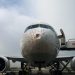 un-stol-de-pasari-a-intors-din-drum-un-avion-urias.-cum-arata-botul-aeronavei-in-urma-impactului