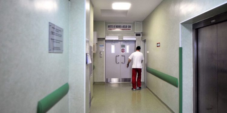 cadavrul-unui-pacient-cu-covid-19-a-disparut-de-la-spitalul-floreasca.-nu-este-exclus-sa-se-fi-incurcat-mortii
