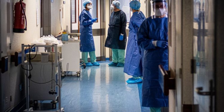 se-vaccineaza-pe-banda-rulanta-la-centrul-de-la-spitalul-obregia.-„am-depasit-cu-succes-aceasta-estimare”