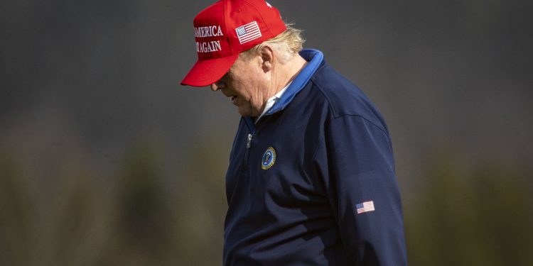 aproape-60%-dintre-americani-vor-inlaturarea-imediata-a-lui-donald-trump-dupa-asaltul-asupra-capitoliului