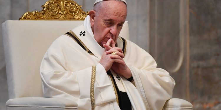 papa-francisc-se-va-vaccina-saptamana-viitoare.-el-spune-ca-a-te-opune-vaccinarii-reprezinta-„o-negare-sinucigasa”