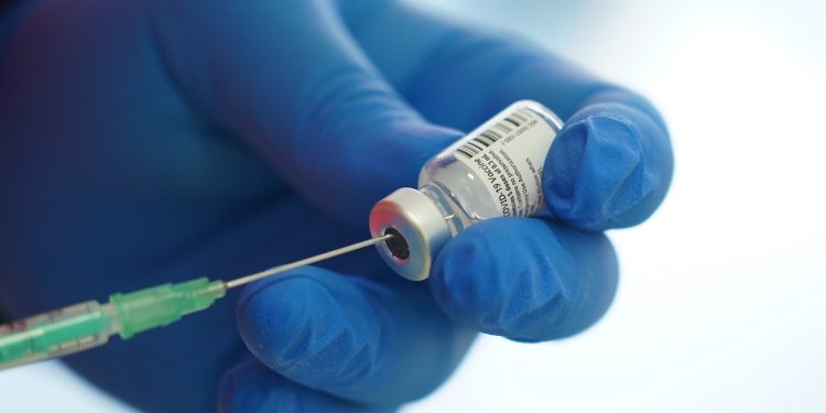 bilantul-zilei-aproape-14000-de-persoane-s-au-vaccinat-miercuri.-60-de-reactii-adverse