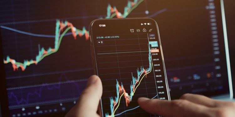 bursa-de-la-bucuresti-a-atins-cel-mai-inalt-nivel-din-ultimii-13-ani.-indicele-bet-a-crescut-cu-aproape-5%