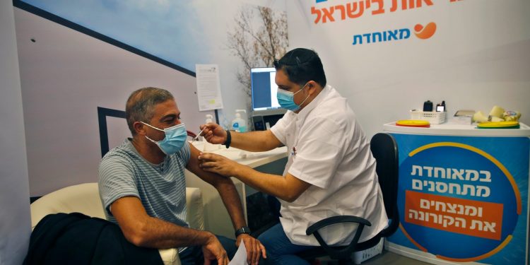 israel-va-incepe-vaccinarea-tuturor-persoanelor-incarcerate,-inclusiv-palestinienilor