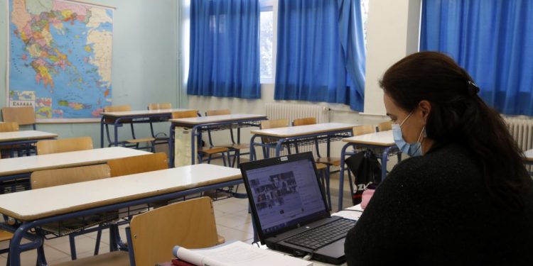 elevii-si-profesorii-vor-ca-scolile-sa-se-redeschida-pe-8-februarie.-cand-va-fi-luata-o-decizie-finala