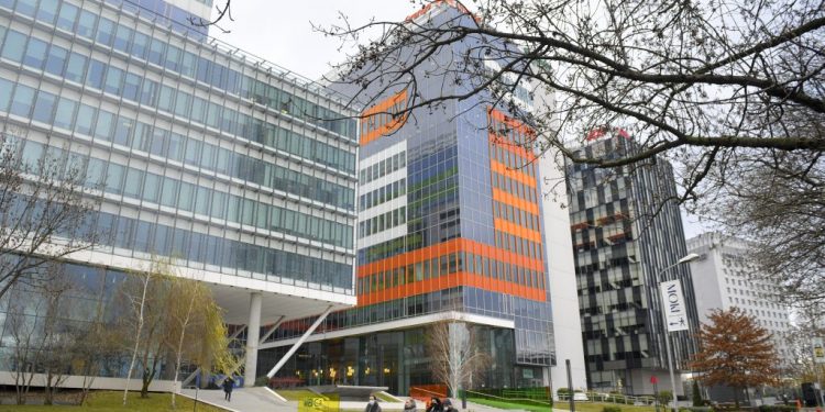 companiile-platesc-zeci-de-milioane-de-euro-pentru-chiriile-birourilor,-care-sunt-aproape-goale