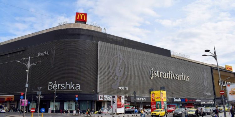pandemia-afecteaza-afacerile:-bershka-si-pull&bear-si-au-inchis-magazinele-din-unirea-shopping-center