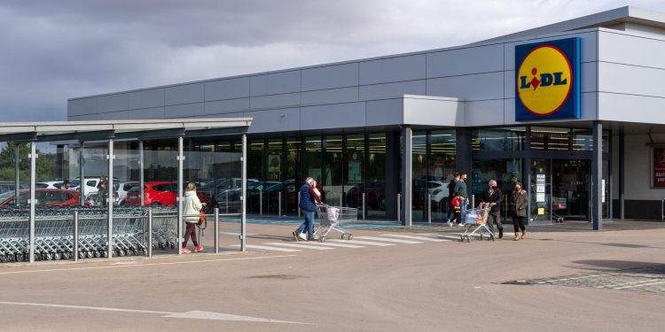 lidl-ofera-bani-angajatilor-americani-care-se-vaccineaza-impotriva-covid-19.-ce-bonus-vor-primi-in-plus-la-salariu