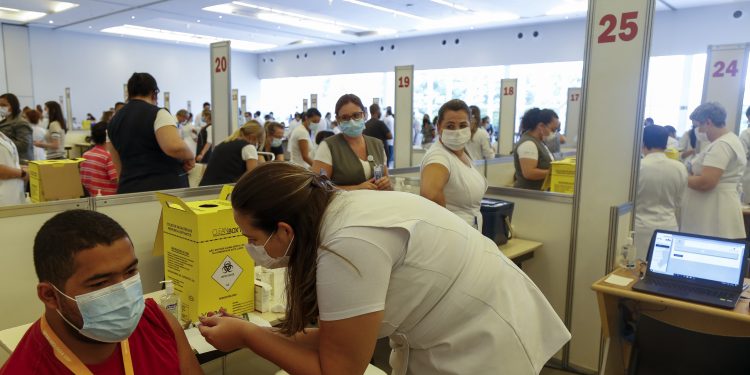 brazilia:-un-mort-la-fiecare-sase-minute-in-statul-sao-paulo-din-cauza-covid-19.-autoritatile-inaspresc-masurile-de-restrictie