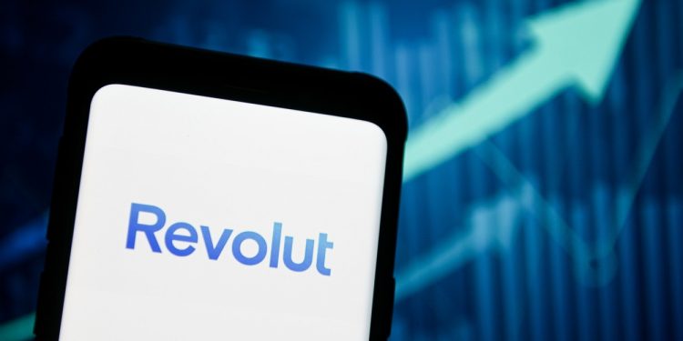 revolut-pune-taxe-mai-mari-clientilor-din-romania.-de-cand-se-aplica-marirea