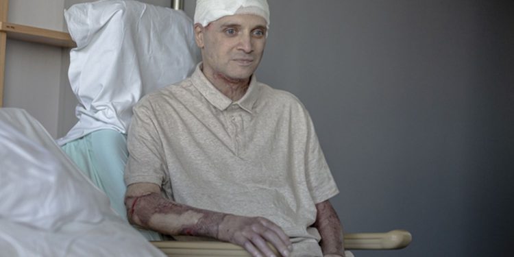 au-aparut-primele-imagini-cu-catalin-denciu,-eroul-de-la-piatra-neamt:-„in-acest-moment,-medicii-si-asistentele-sunt-familia-mea”