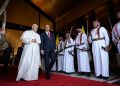 cum-a-fost-intampinat-papa-francisc-in-irak.-imaginile-unei-vizite-istorice