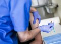 alt-caz-de-tromboza-venoasa-dupa-vaccinarea-cu-astrazeneca.-cum-trebuie,-de-fapt,-administrat-serul