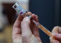 ema-neaga-o-legatura-intre-serul-astrazeneca-si-tromboze,-dupa-declaratia-contrara-a-propriului-coordonator