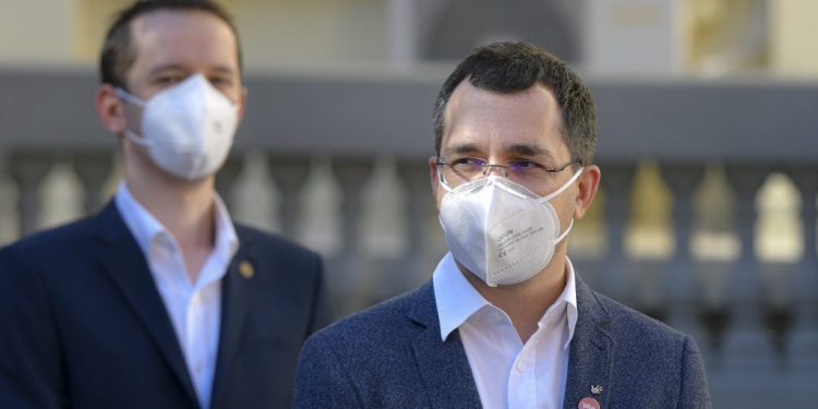 vlad-voiculescu:-nu-e-vorba-de-„morti-ascunsi”-datele-nu-sunt-certe.-nu-e-exclus-ca-diferenta-sa-fie-de-ordinul-miilor