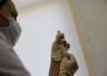 studiu.-o-doza-de-vaccin-pfizer-sau-astrazeneca-scade-rata-de-infectare-cu-65%