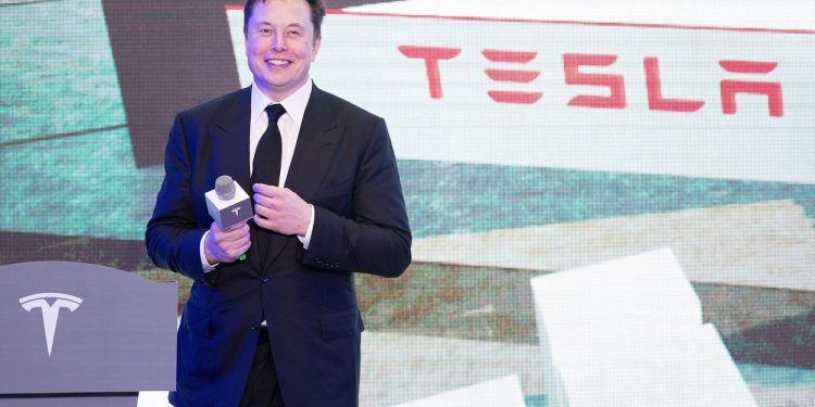 actiunile-companiei-tesla-au-scazut-cu-4%.-analistii-anunta-ca-ar-putea-sa-scada-si-mai-mult