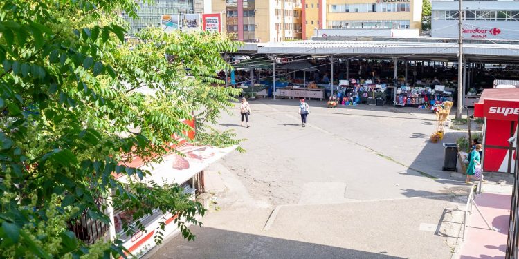 „priveste-orasul”-lanseaza-un-apel-de-idei-pentru-o-instalatie-arhitecturala-temporara-in-piata-700-din-timisoara