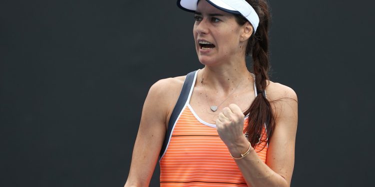 video-sorana-cirstea-s-a-calificat-in-turul-trei-la-roland-garros.-victorie-in-trei-seturi
