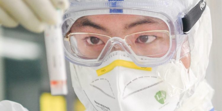 dovada-ca-sars-cov-2-ar-fi-fost-creat-intr-un-laborator.-concluziile-unor-experti-americani:-„respectiva-secventa-nu-este-prezenta-in-niciun-alt-virus”