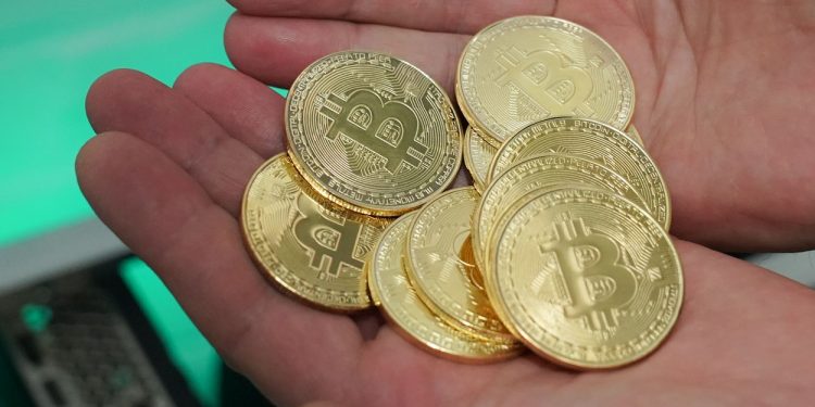 bitcoin-scade-sub-30000-de-dolari.-este-cel-mai-scazut-nivel-din-ianuarie