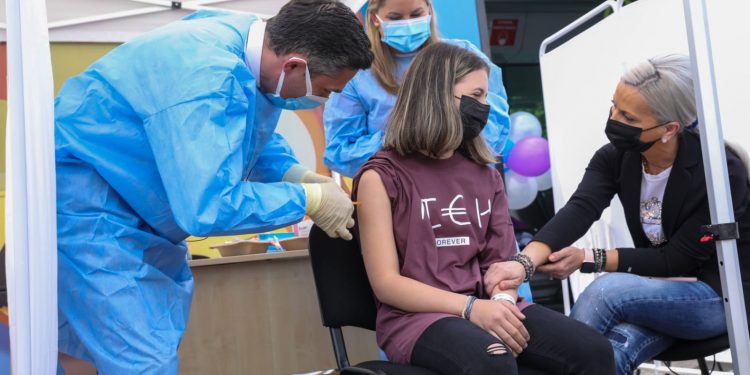rata-de-vaccinare-pe-varste:-un-copil-din-82-a-fost-vaccinat-pana-acum.-situatia-la-persoanele-peste-70-de-ani