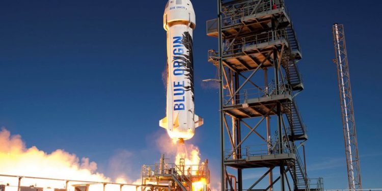 compania-lui-bezos-a-anuntat-ca-vinde-bilete-pentru-calatorii-in-spatiu.-peste-7000-de-oameni-s-au-inscris-la-licitatie