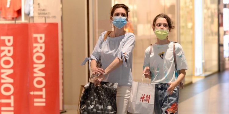 intri-la-mall-doar-cu-green-pass-ul.-propunerea-vicepremierului-dan-barna