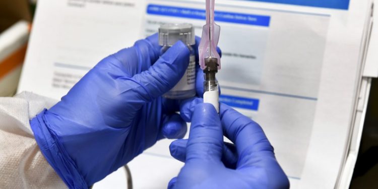 cum-vor-fi-sanctionati-angajatii-federali-din-sua-care-declara-in-mod-fals-ca-sunt-vaccinati
