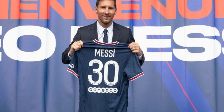 messi-a-debutat-la-psg.-numele-sau,-scandat-de-tot-stadionul-la-intrarea-pe-teren