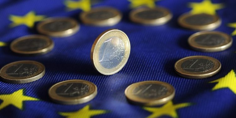 euro-urca-la-un-nou-maxim-istoric-fata-de-leu