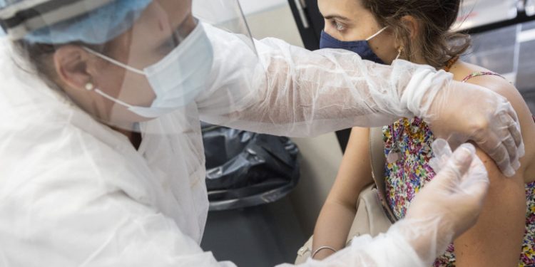 peste-10-milioane-de-doze-de-vaccin-anticovid-au-fost-administrate-in-romania