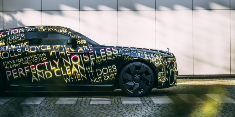 rolls-royce-testeaza-spectre,-primul-sau-model-electric-100%