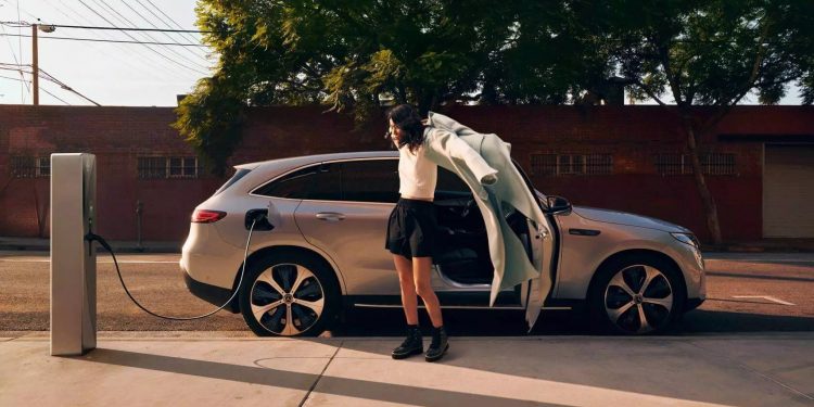 Oferta Mercedes EQC: 12 rate CASCO gratuite si statie de incarcare cadou la Auto Schunn Romania