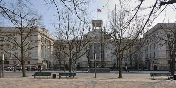 barbatul-gasit-mort-langa-ambasada-rusiei-de-la-berlin-era-agent-fsb-sub-acoperire-(der-spiegel)