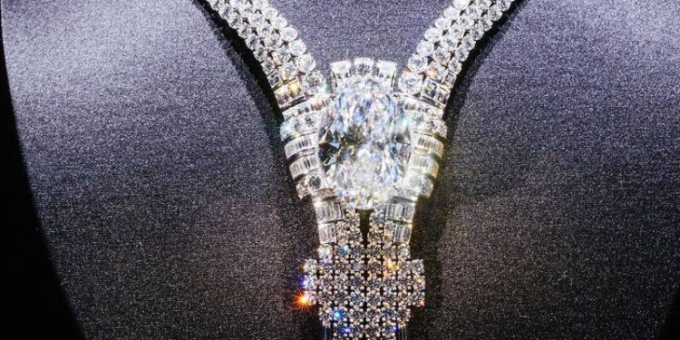 se-vinde-cea-mai-scumpa-bijuterie-de-la-tiffany.-care-este-pretul-de-pornire