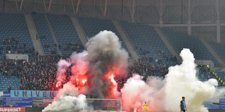 solutie-bizara-pentru-suporteri.-derby-ul-dintre-universitatea-craiova-si-fcsb-se-va-juca-cu-spectatori-doar-o-repriza
