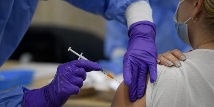 bilantul-vaccinarii-44.000-de-romani-s-au-vaccinat-in-ultima-zi